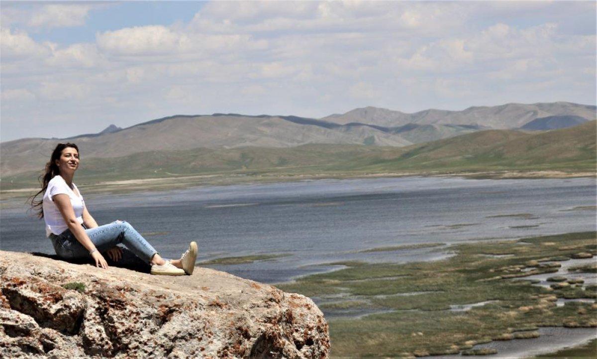 Van Keşiş Gölü, manzarasıyla görenleri hayran bıraktı