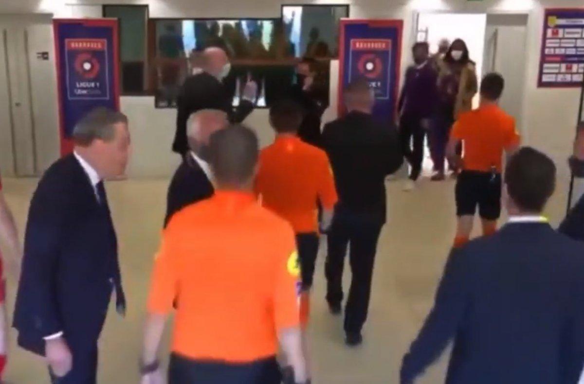 Damien Comolli, hakemlerin üzerine yürüdü