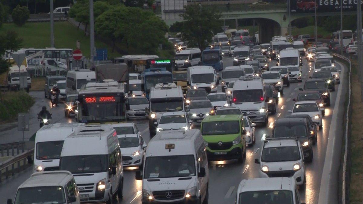 İstanbul'da trafik yoğunluğu: Yine aynı manzara