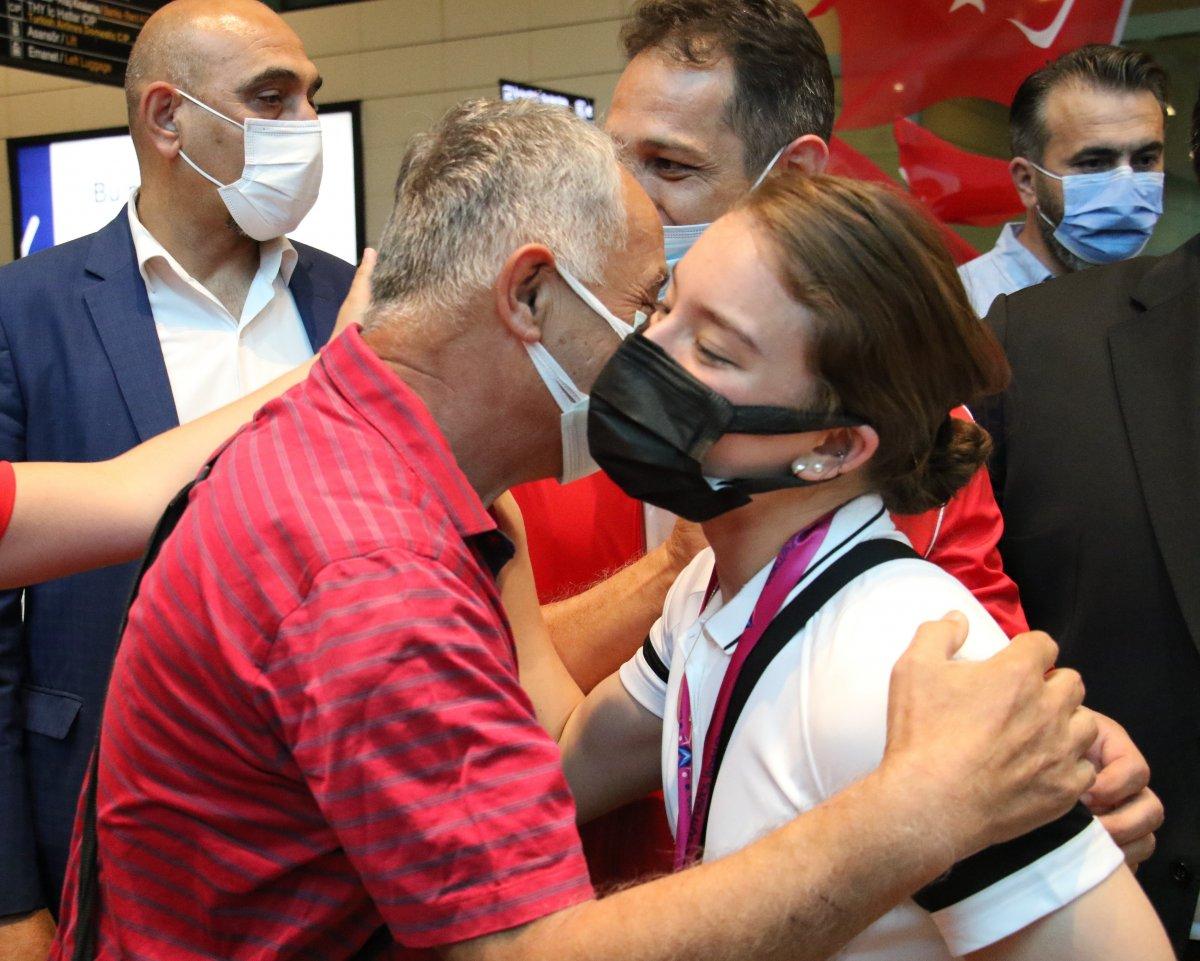 Ayşe Begüm Onbaşı'yı, mehteran karşıladı