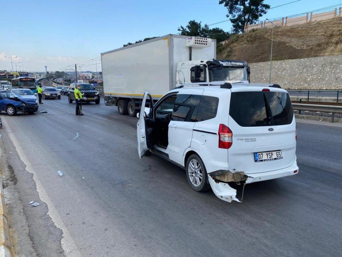 Antalya'da trafik kazası: 2 yaralı
