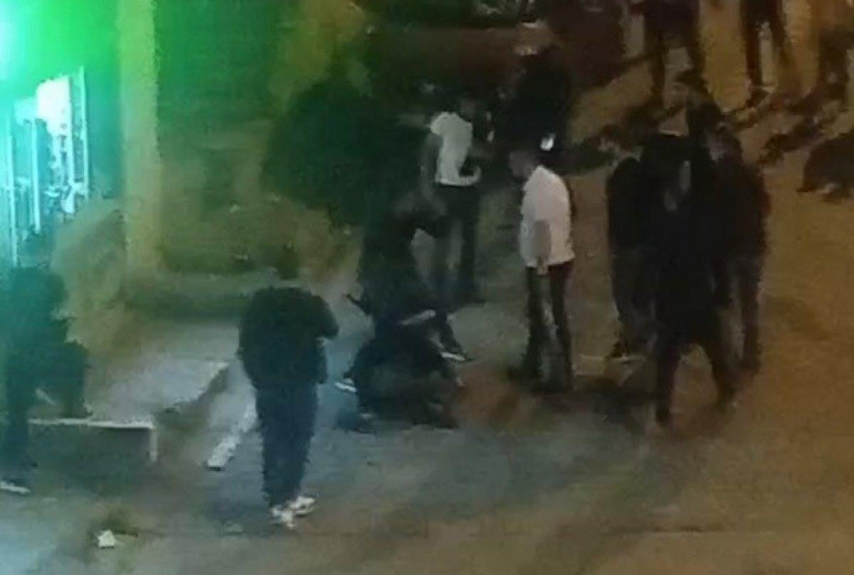 Esenyurt'ta sokak ortasında sopalı dayak