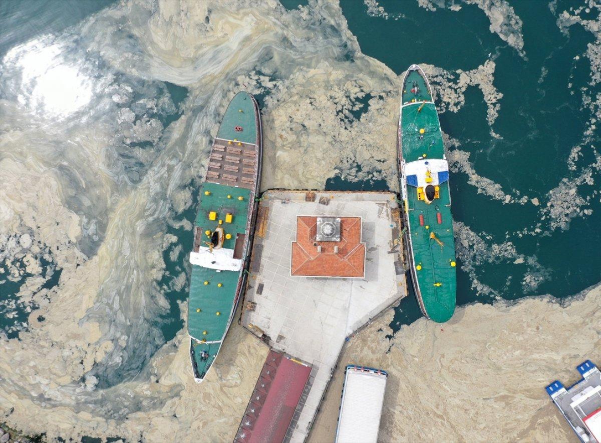 Marmara Denizi'ni deniz salyaları kapladı