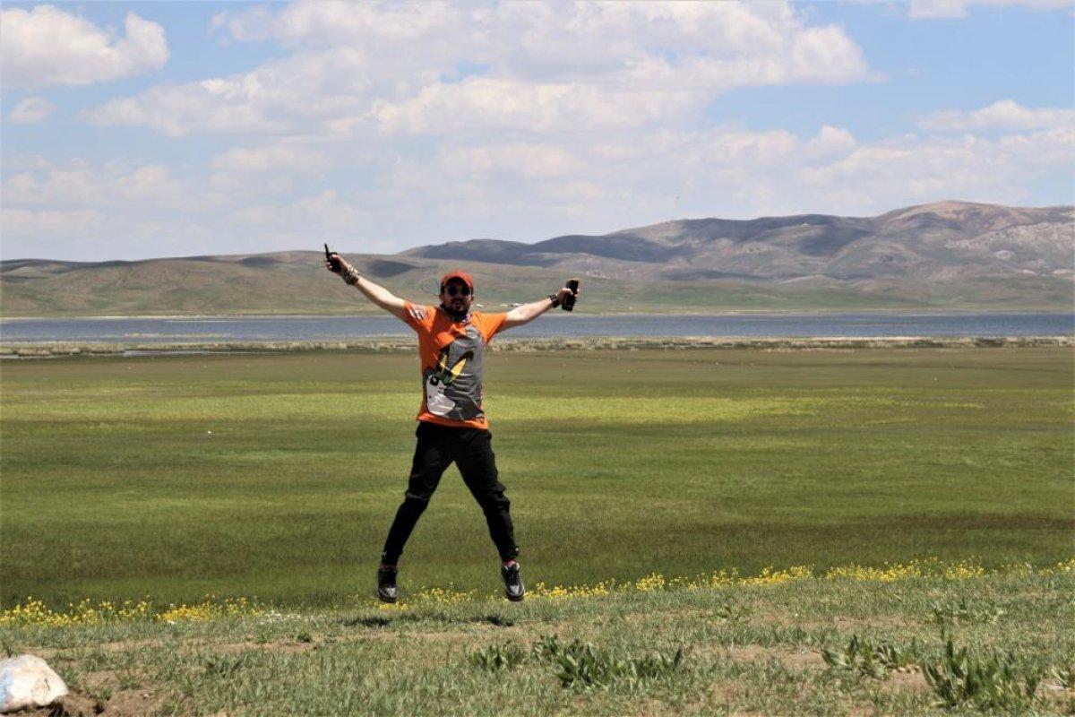 Van Keşiş Gölü, manzarasıyla görenleri hayran bıraktı