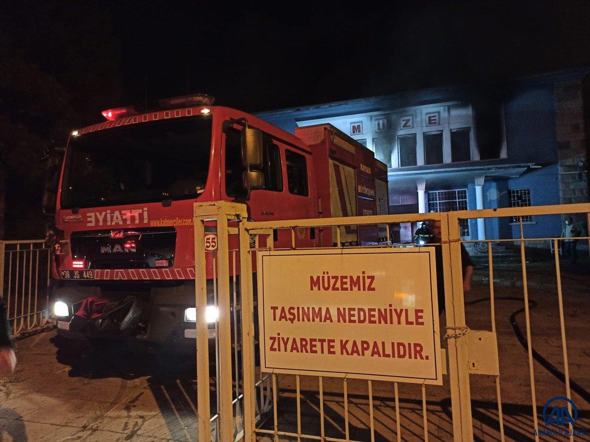 Kayseri'de eski müzede çıkan yangın korkuttu