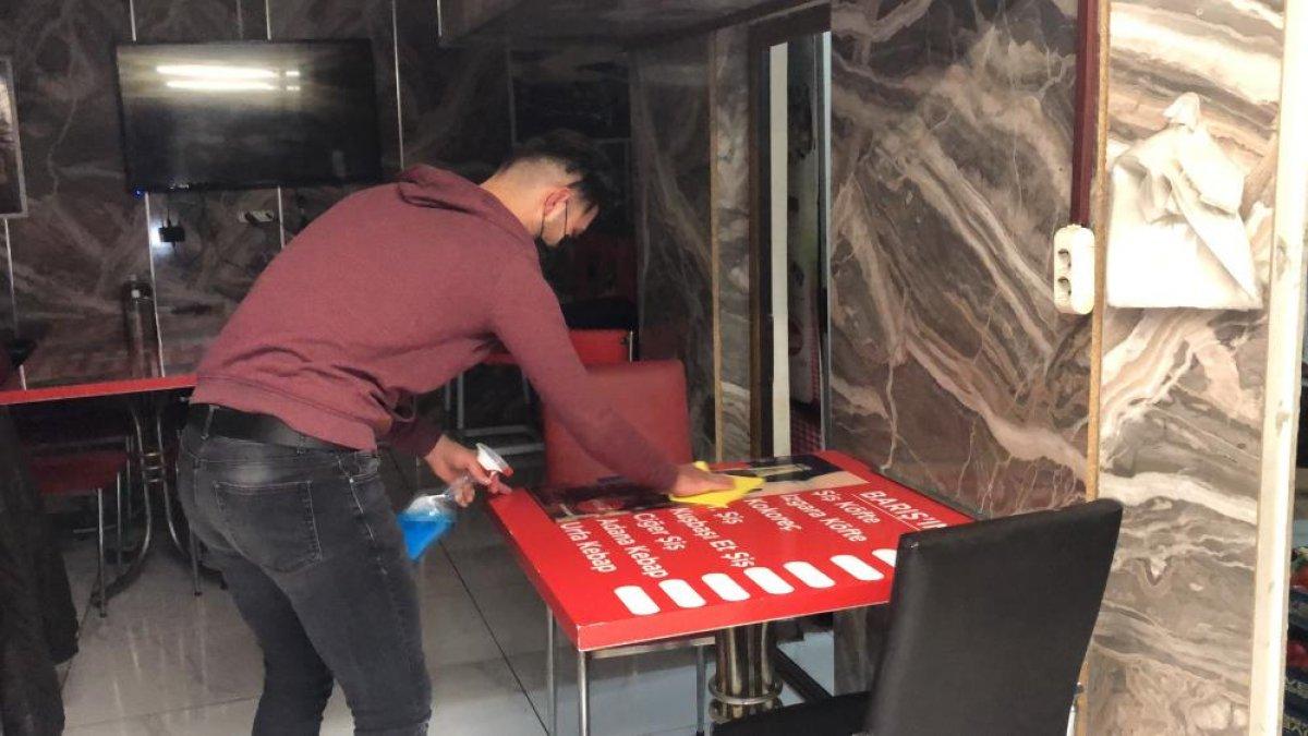Kafe ve restoranlarda kademeli normalleşme temizliği