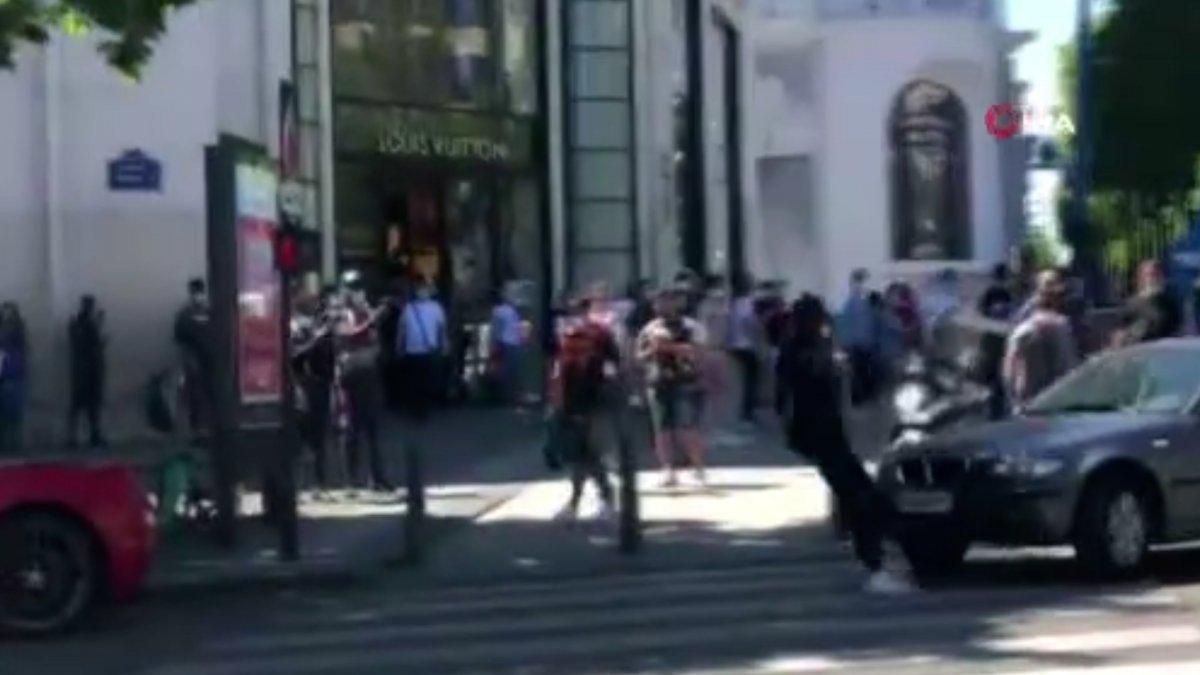 Fransa’da, otomobilini kalabalığın üzerine sürdü