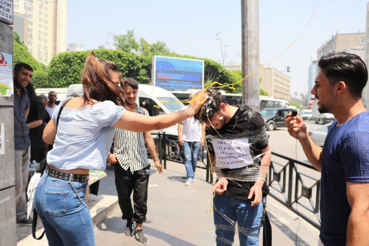 Adana'da arkadaşını direğe bağlayıp, para karşılığı tokat attırdı