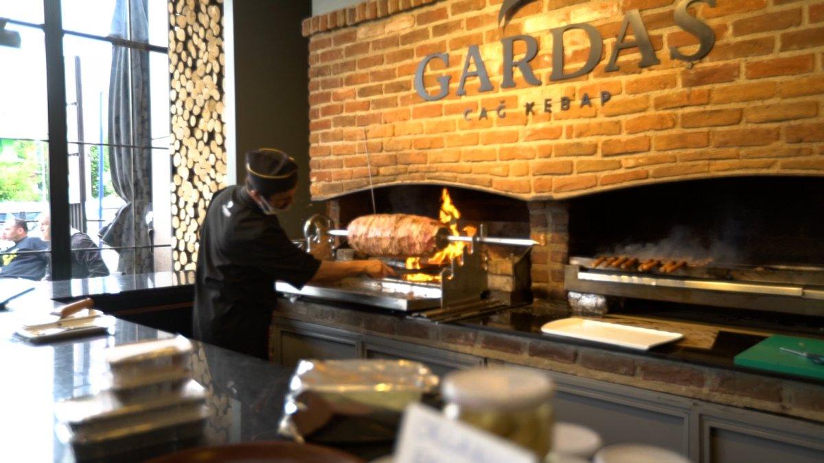 Kademeli normalleşmede kafeler ve restoranlar kapılarını açtı