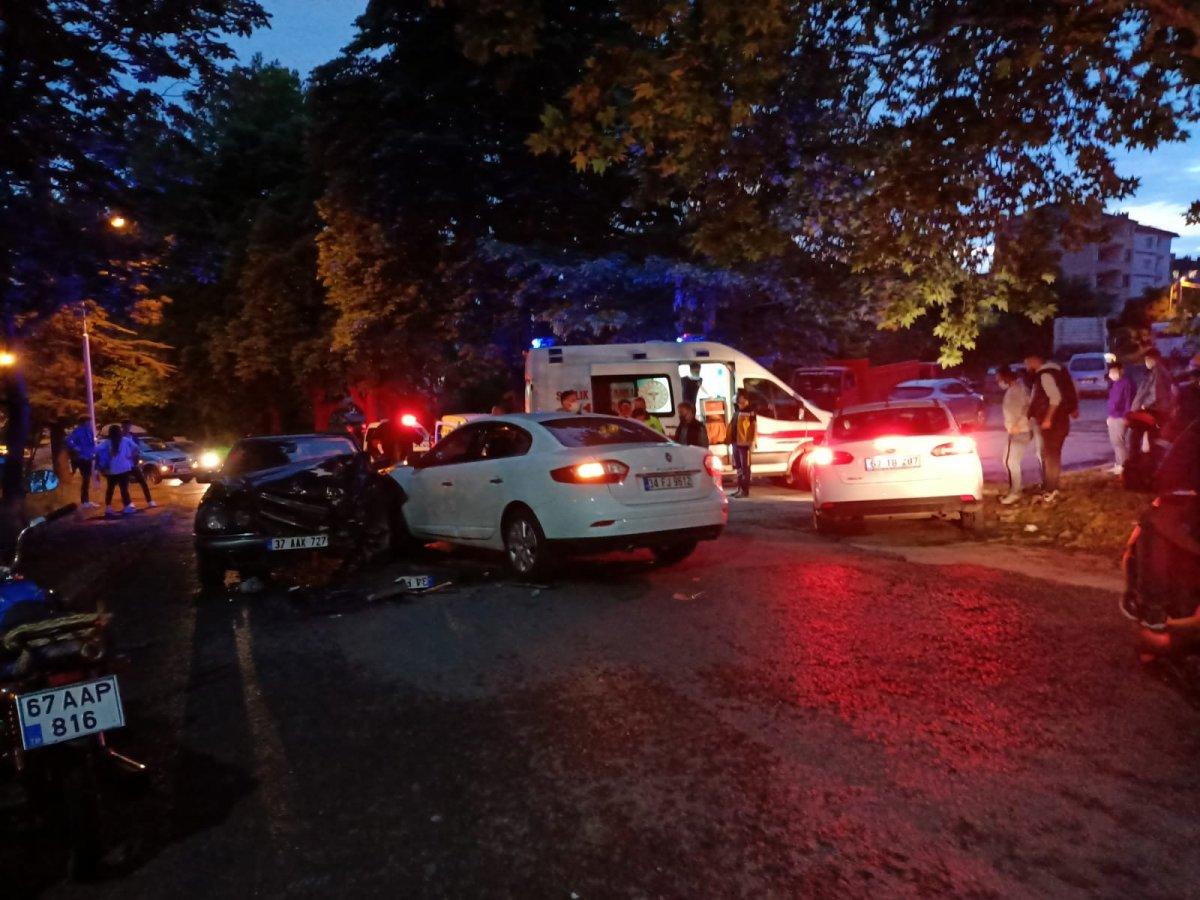 Zonguldak'ta kaza yapan alkollü sürücü aracını bırakarak kaçtı