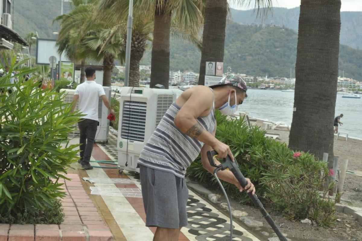 Marmaris'te işletmeler müşterilerine kavuştu