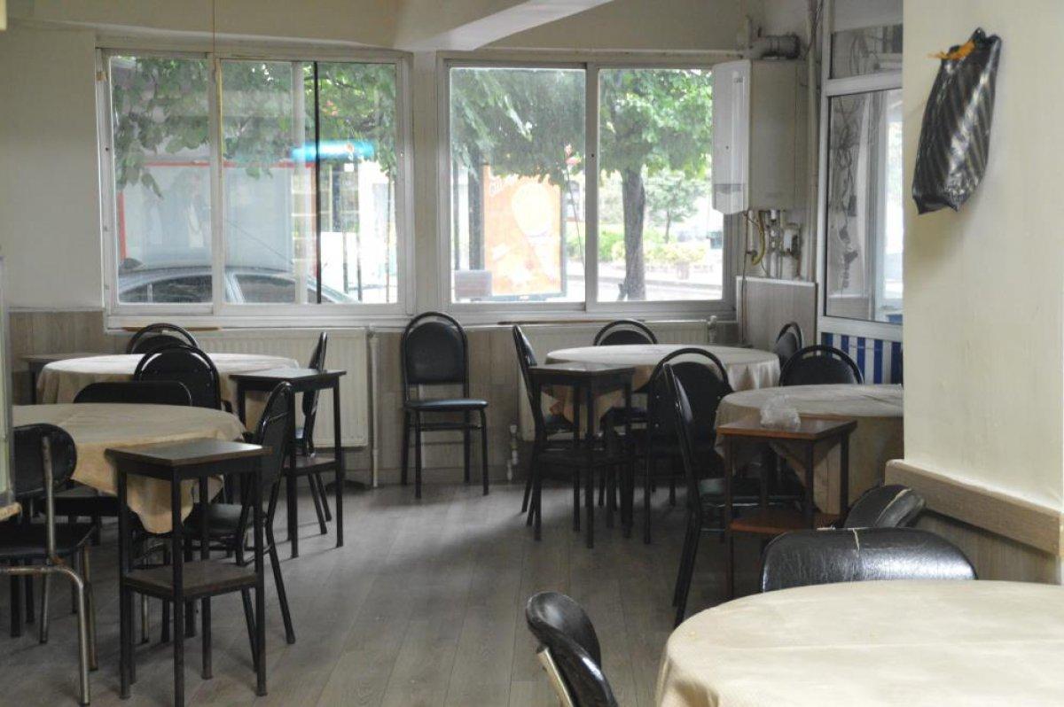 Kasımpaşa'da kıraathaneler müşterilerini ağırlamaya başladı