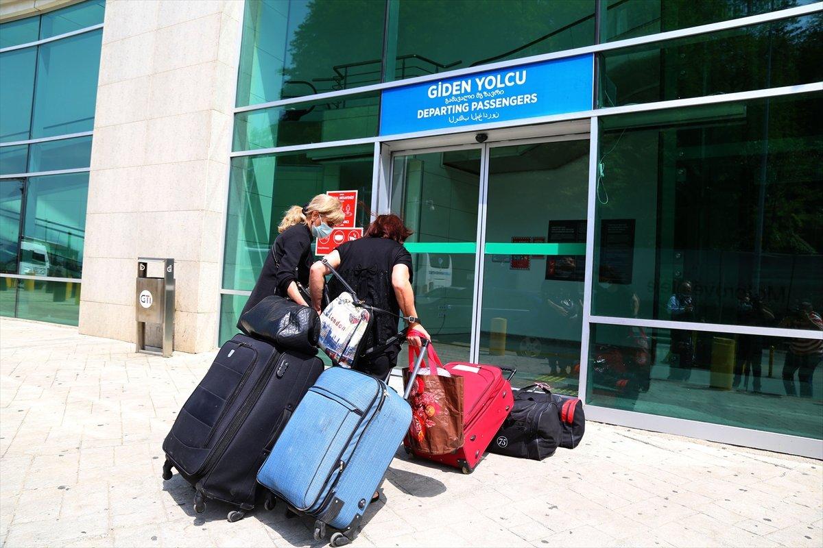 Sarp Sınır Kapısı karşılıklı yaya geçişlerine açıldı