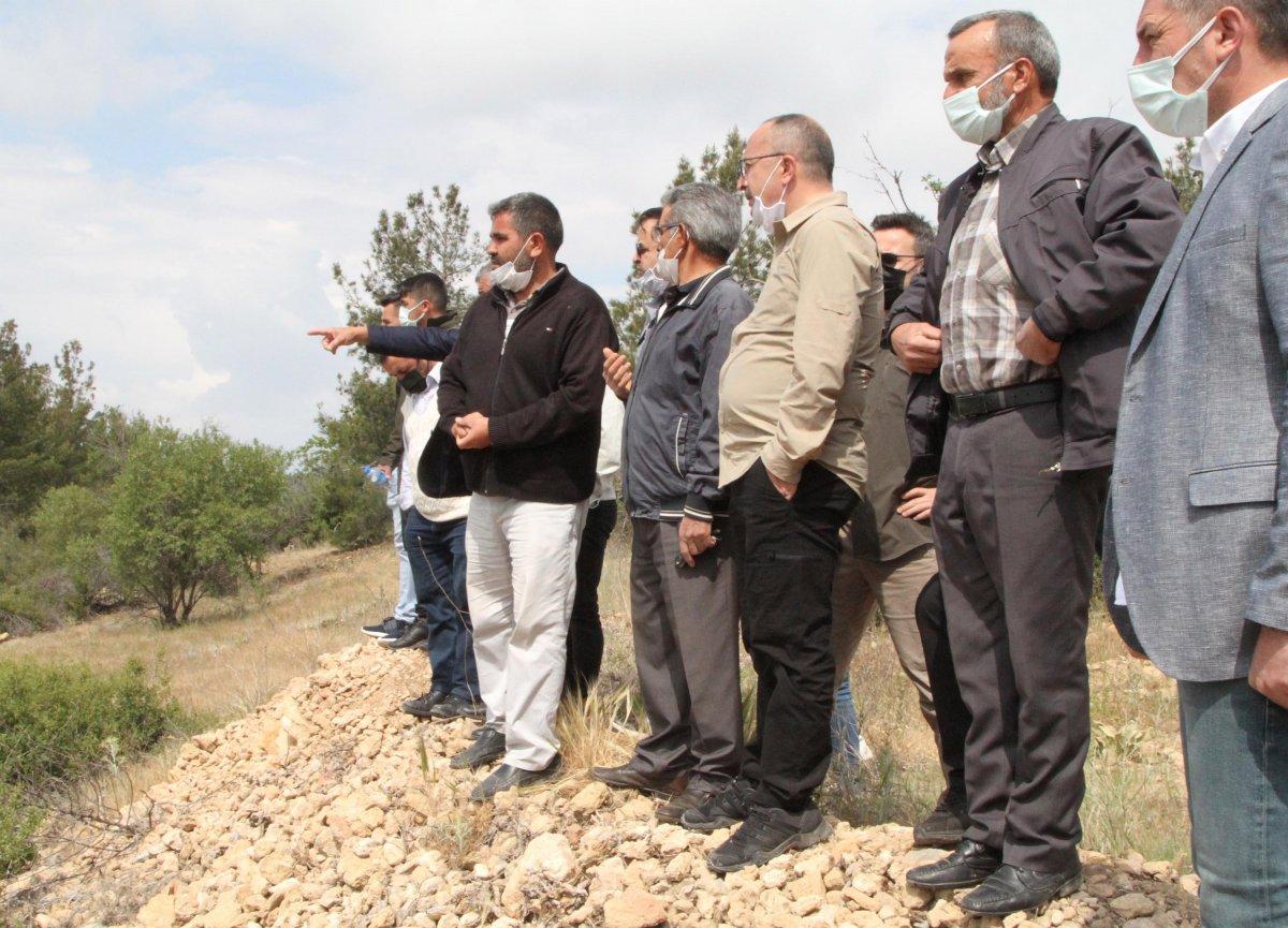 Denizli'de mahalleli istedi, vali taş ocağını kapattı