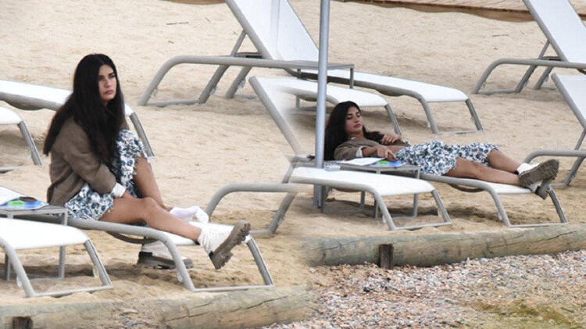 Tuba Büyüküstün'ün plaj tarzı