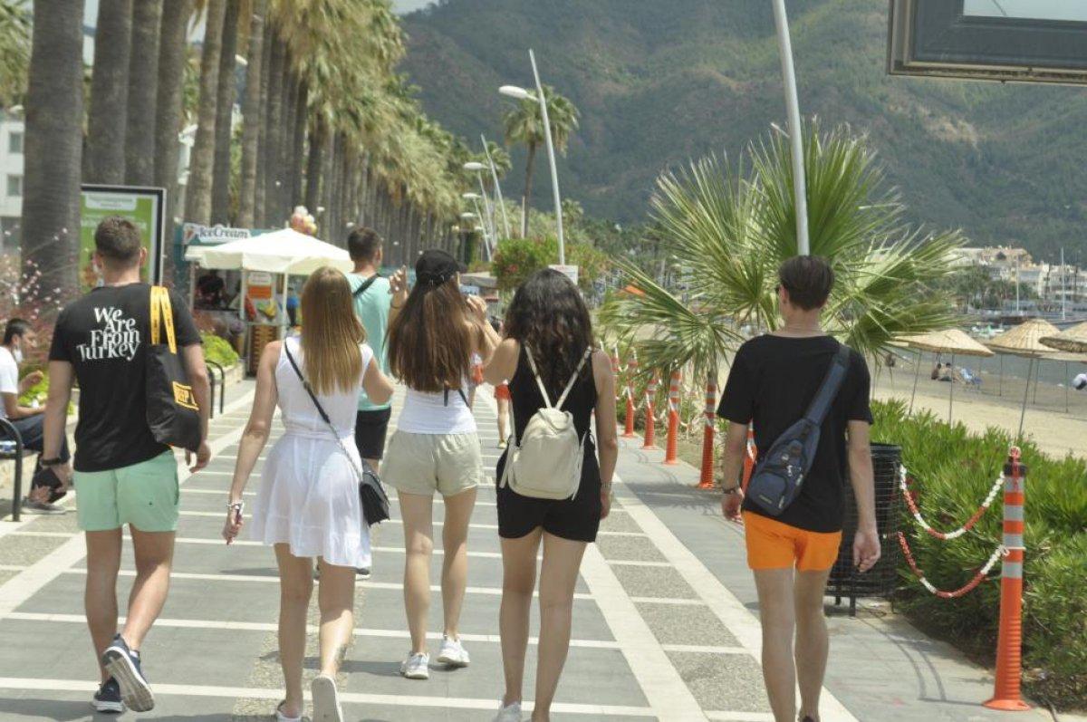 Marmaris'te işletmeler müşterilerine kavuştu