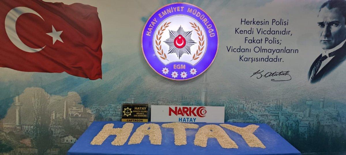 Hatay’da, aracın içinde 58 bin 666 adet captagon hap bulundu