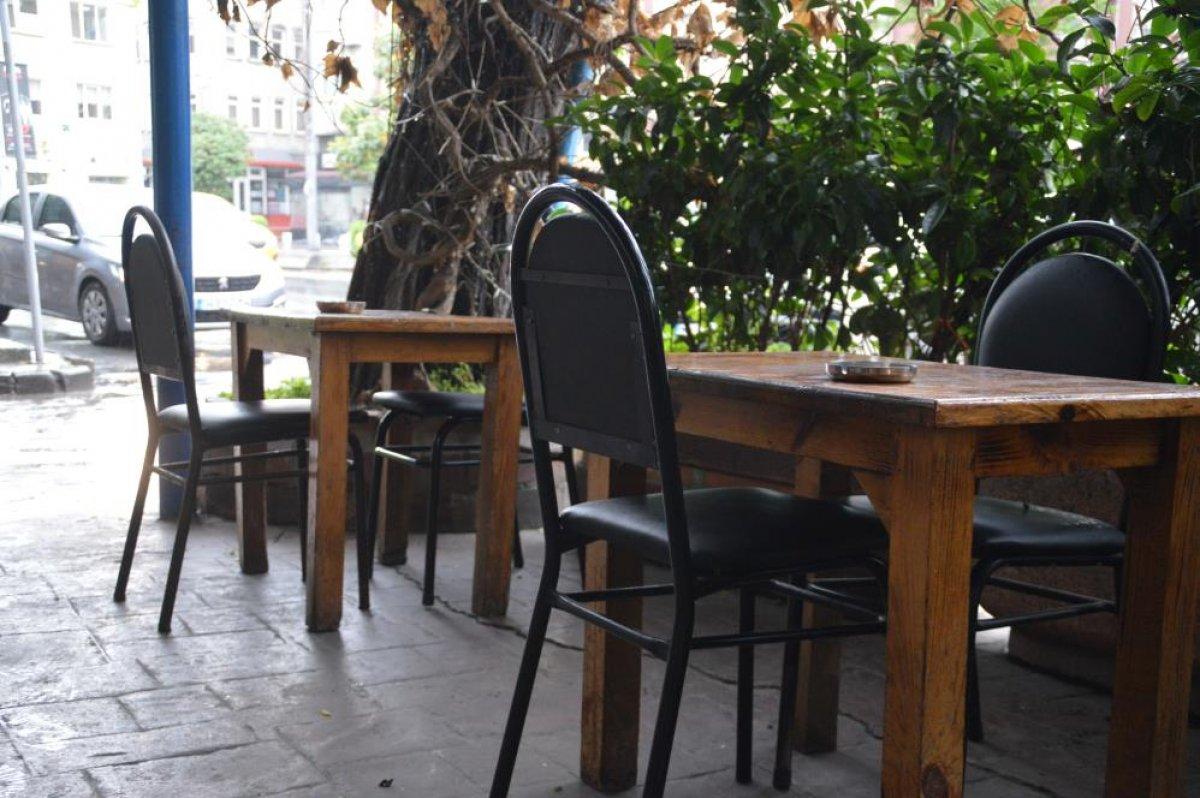 Kasımpaşa'da kıraathaneler müşterilerini ağırlamaya başladı