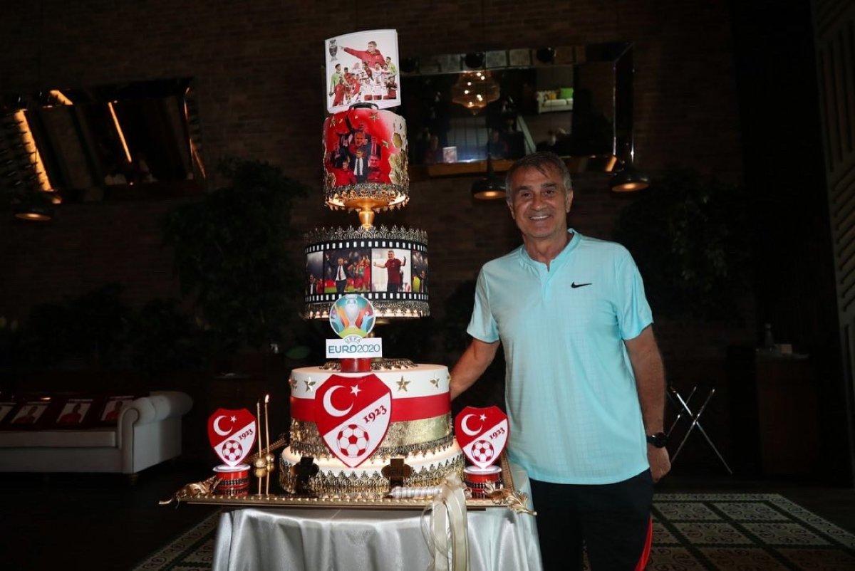 Şenol Güneş'in doğum günü kutlandı