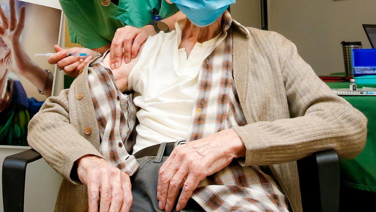 Derya Yanık: Evde bakım yardımı alan engellilerimiz aşılanacak