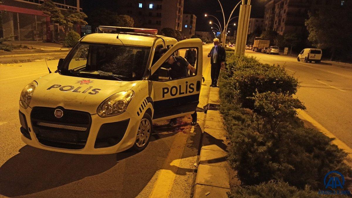 Ankara'da polise bıçakla saldıran kişi silahla vurularak durduruldu