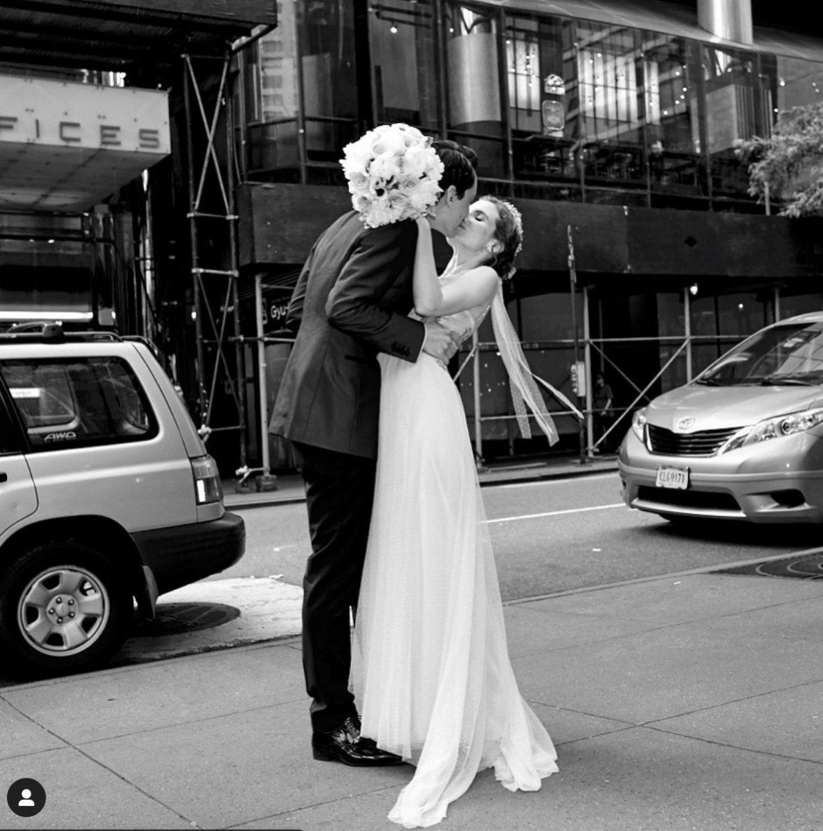 Ayşecan Tatari'den evlilik yıl dönümü kutlaması