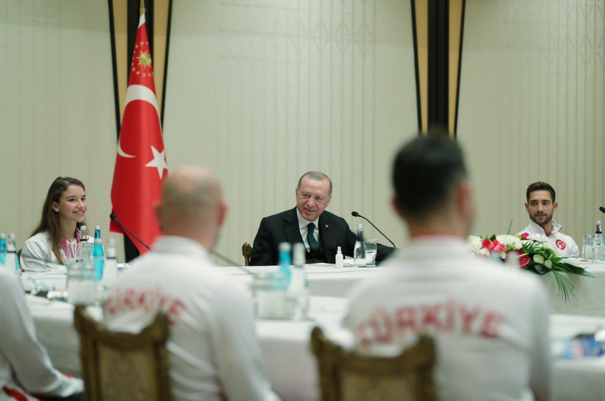 Cumhurbaşkanı Erdoğan başarılı cimnastikçileri kabul etti