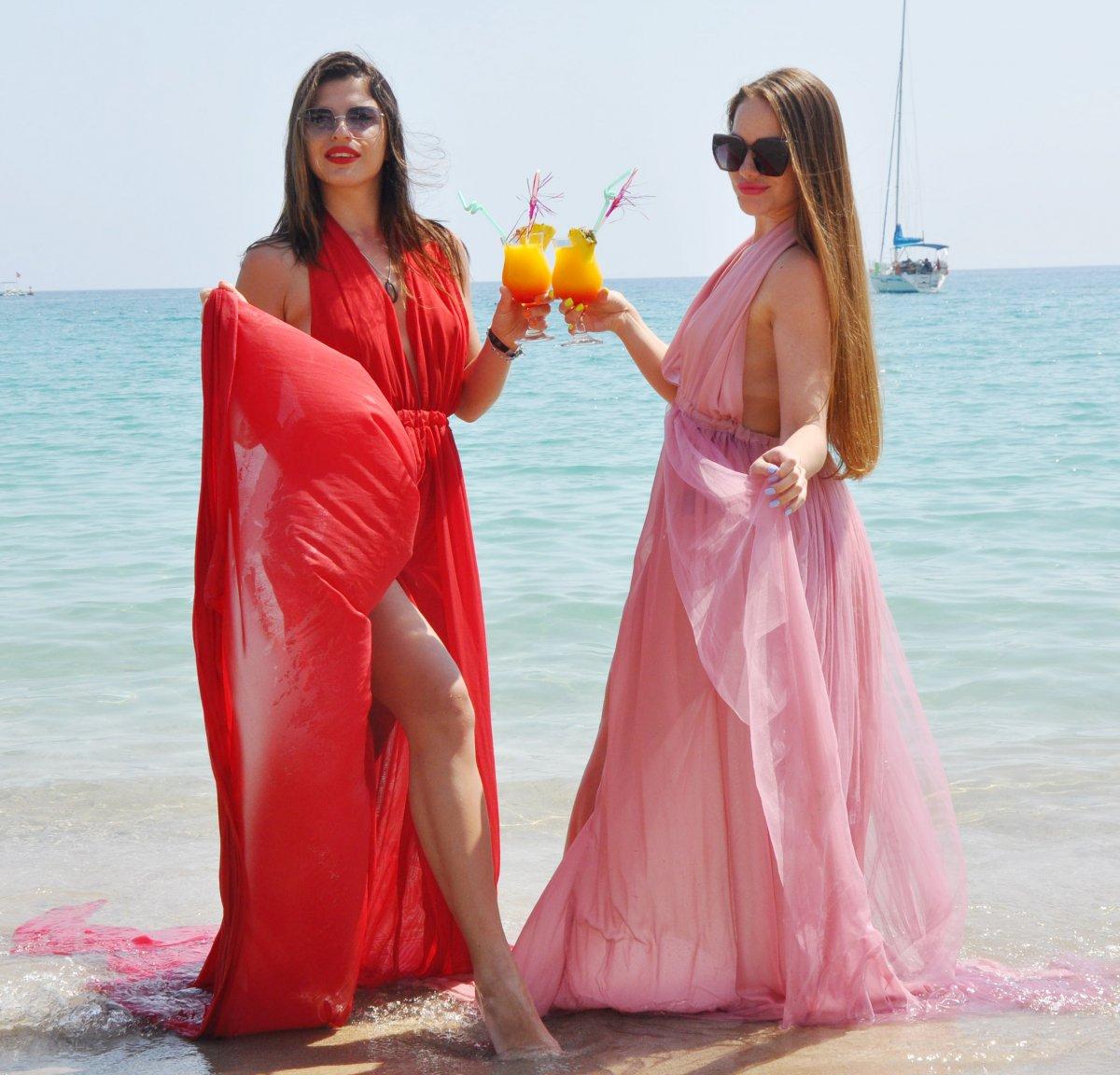 Antalya'da gelen turistler tatil anılarını ölümsüzleştirdi