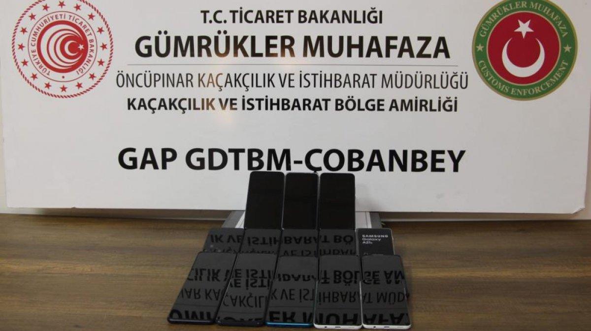 Kilis'te 18 adet kaçak telefon ele geçirildi