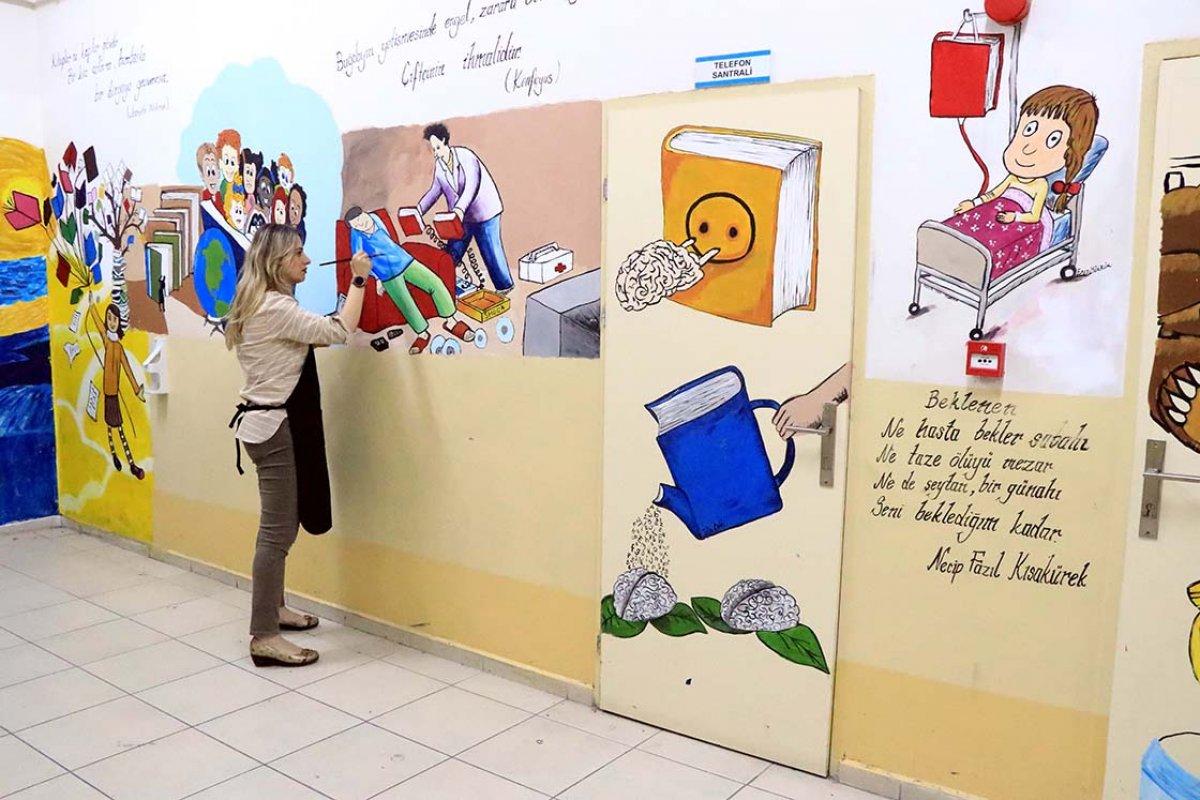 Elazığ'da fırçasıyla okullar renkleniyor