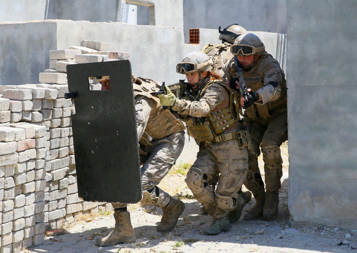 Terör operasyonları için eğitim alan ilk kadın astsubay göreve hazır