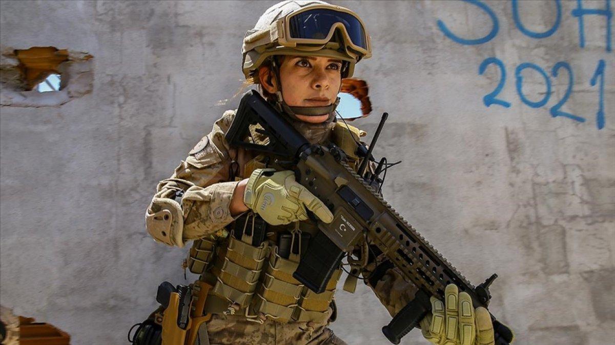 Terör operasyonları için eğitim alan ilk kadın astsubay göreve hazır