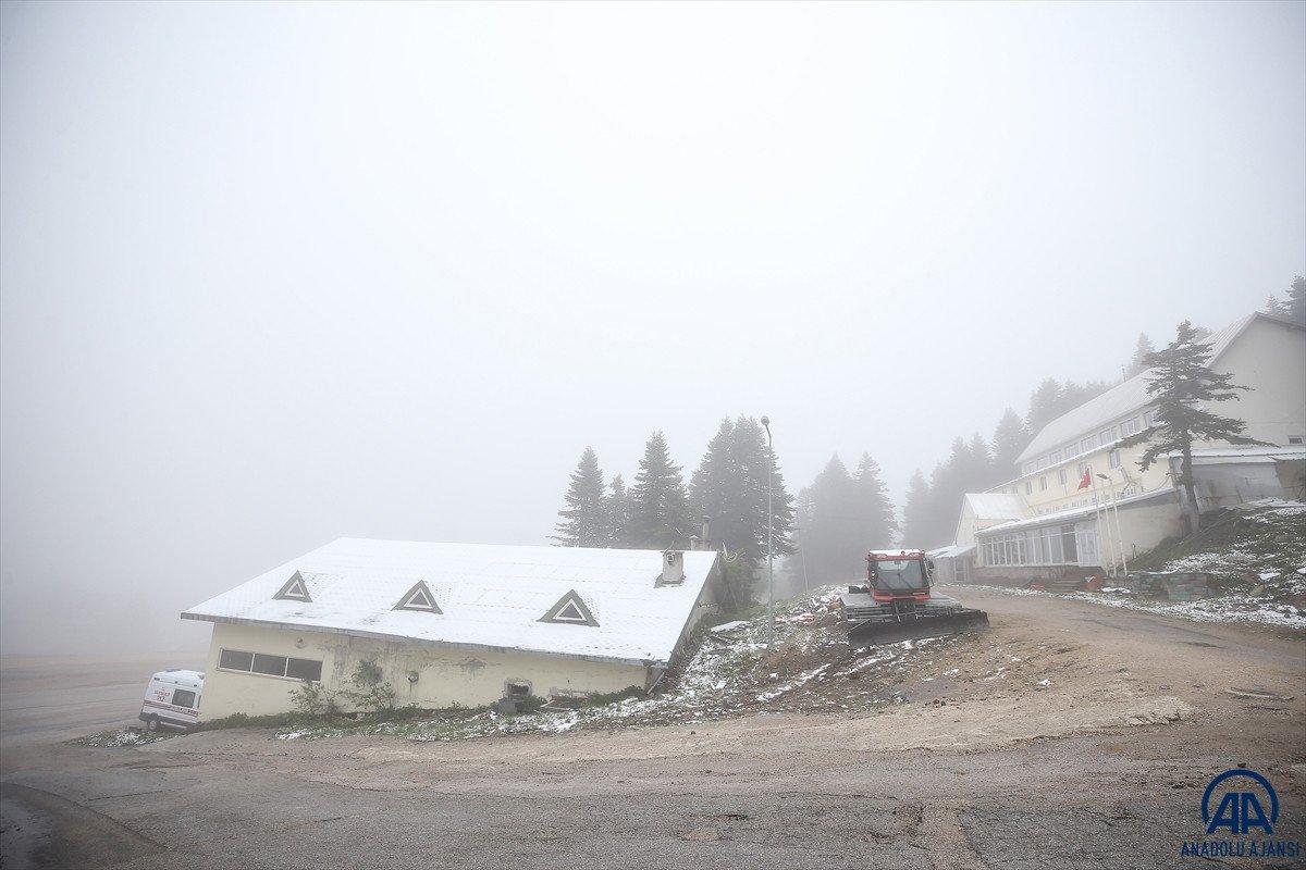 Uludağ’a Haziran ayında kar yağdı