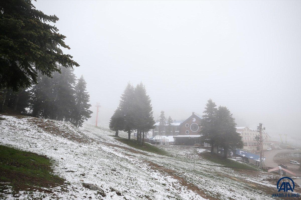 Uludağ’a Haziran ayında kar yağdı