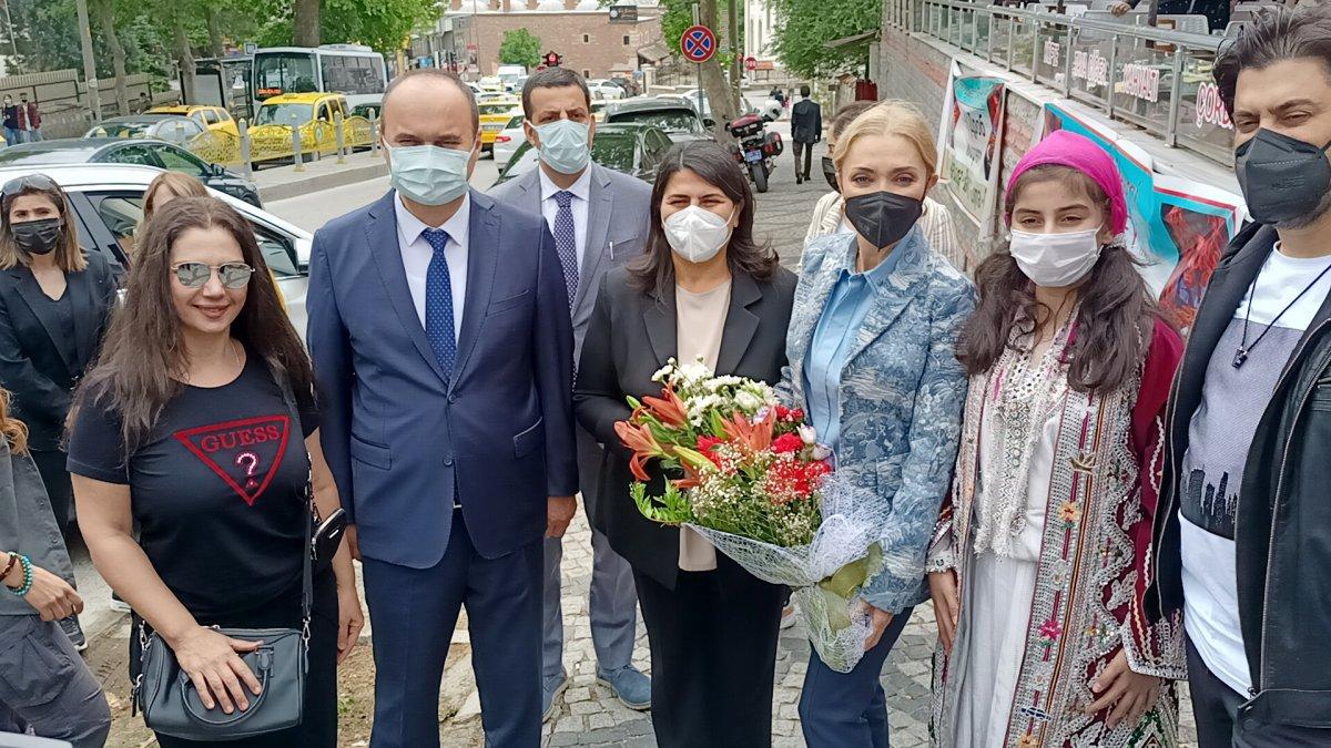 Mehmet Nuri Ersoy'un eşi Pervin Ersoy ciğer pişirdi