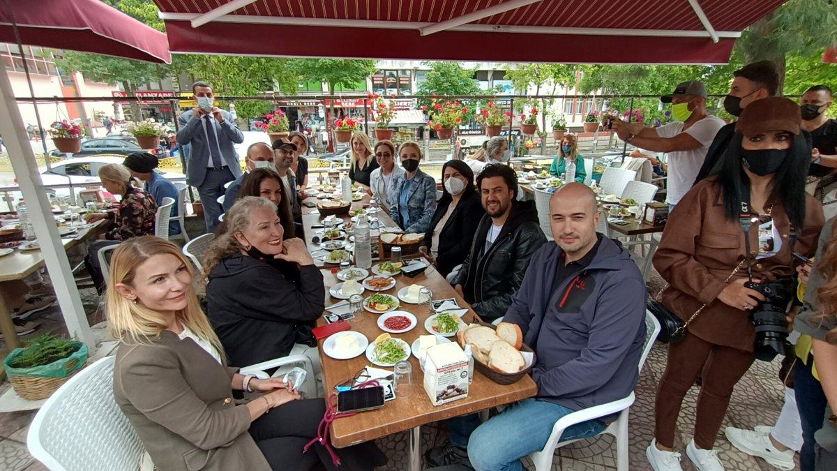 Mehmet Nuri Ersoy'un eşi Pervin Ersoy ciğer pişirdi