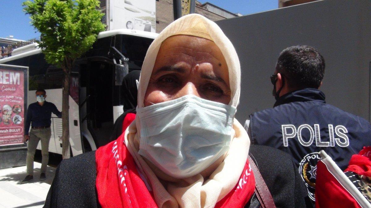 Van’da 32 ailenin HDP binası önündeki evlat nöbeti devam ediyor