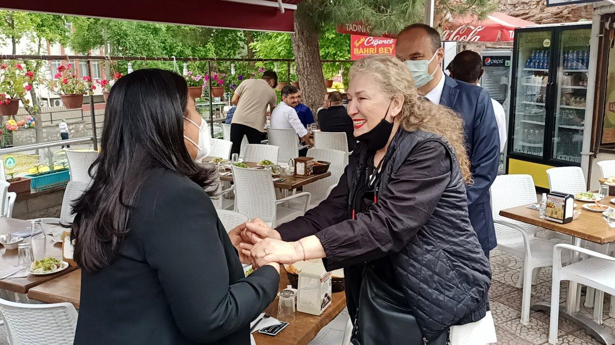 Mehmet Nuri Ersoy'un eşi Pervin Ersoy ciğer pişirdi