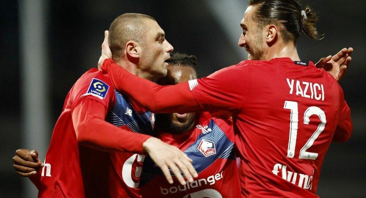 Burak Yılmaz, Lille'de sezonun en iyi futbolcusu seçildi