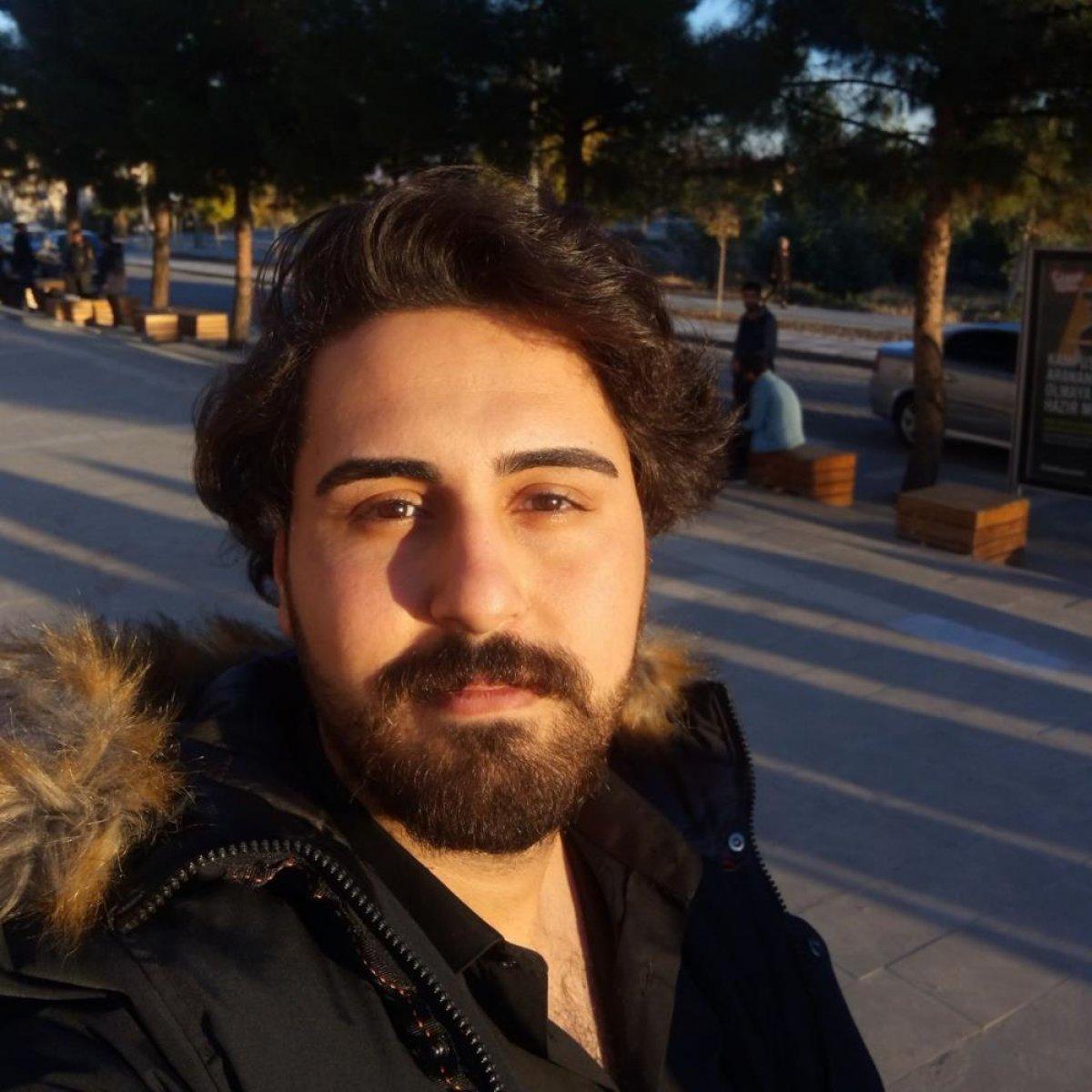 Erzurum'da sağlık çalışanı takla atan araçta can verdi