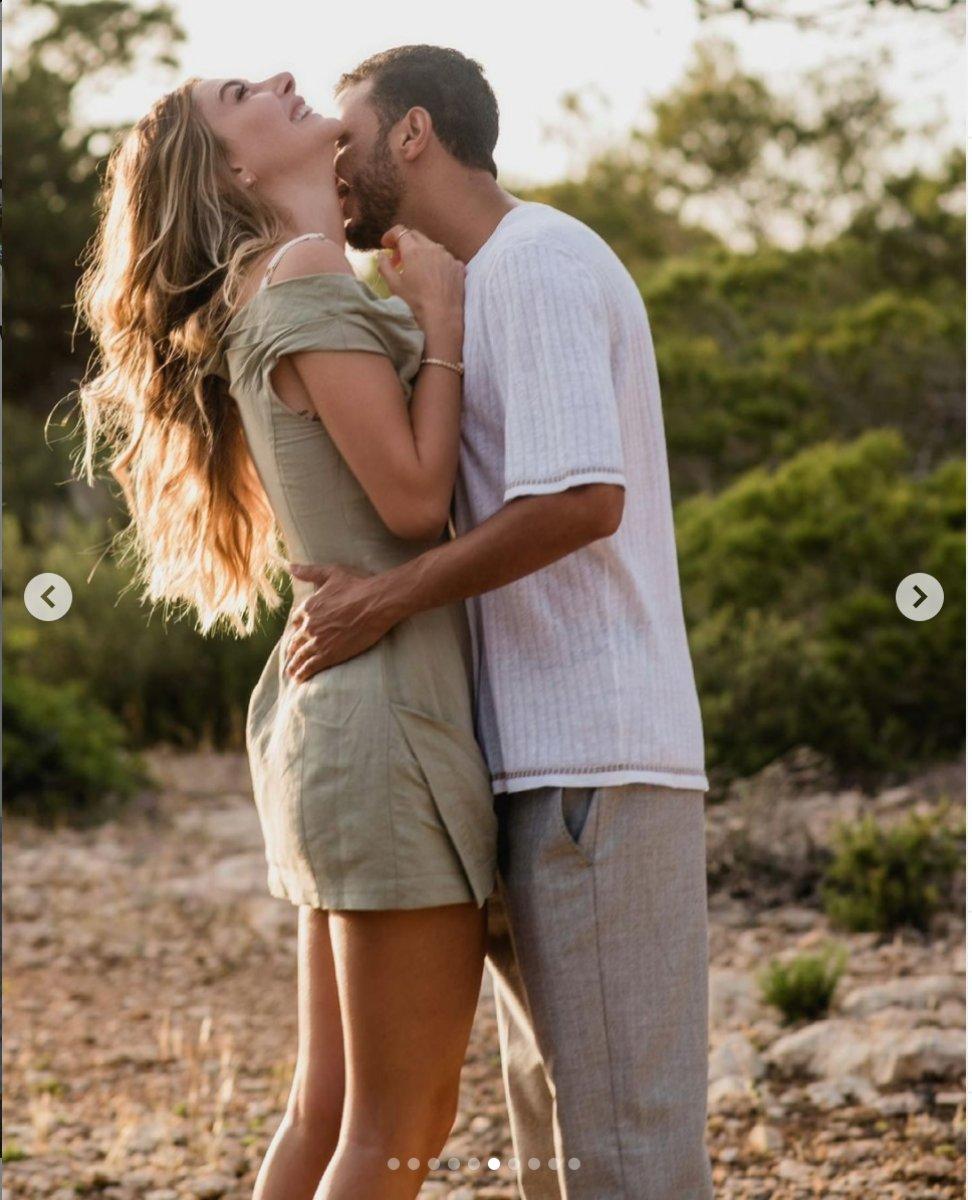 Şeyma Subaşı yüzüğünü gösterdi