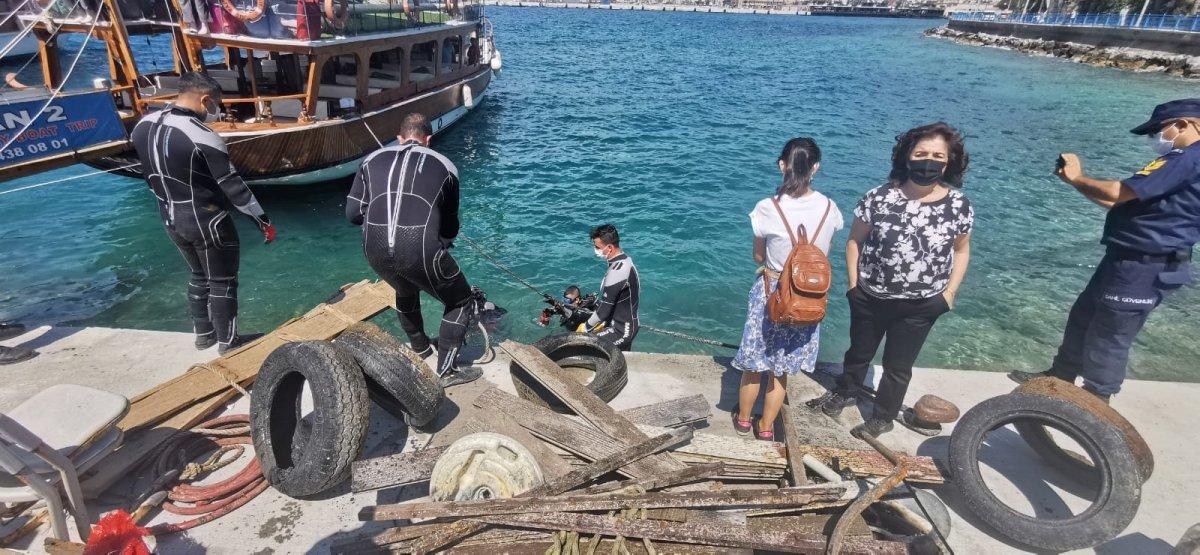 Kuşadası'nda denizden çıkanlar şaşırttı