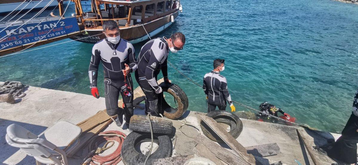 Kuşadası'nda denizden çıkanlar şaşırttı