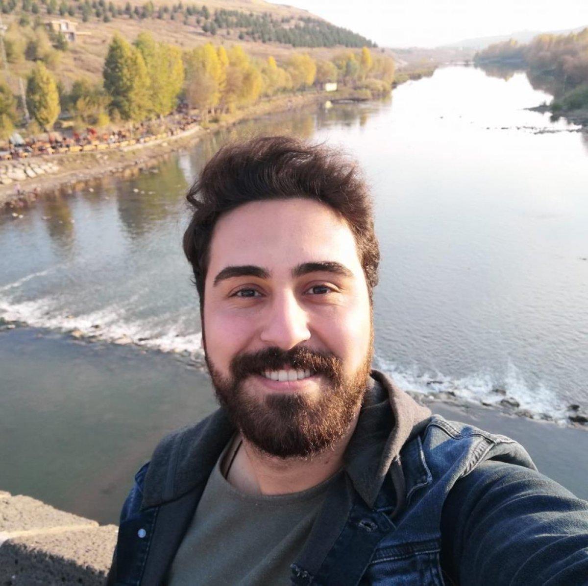 Erzurum'da sağlık çalışanı takla atan araçta can verdi