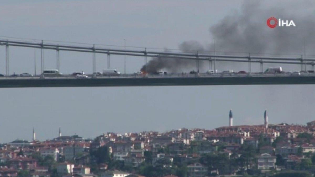 FSM Köprüsü'nde araç alev alev yandı