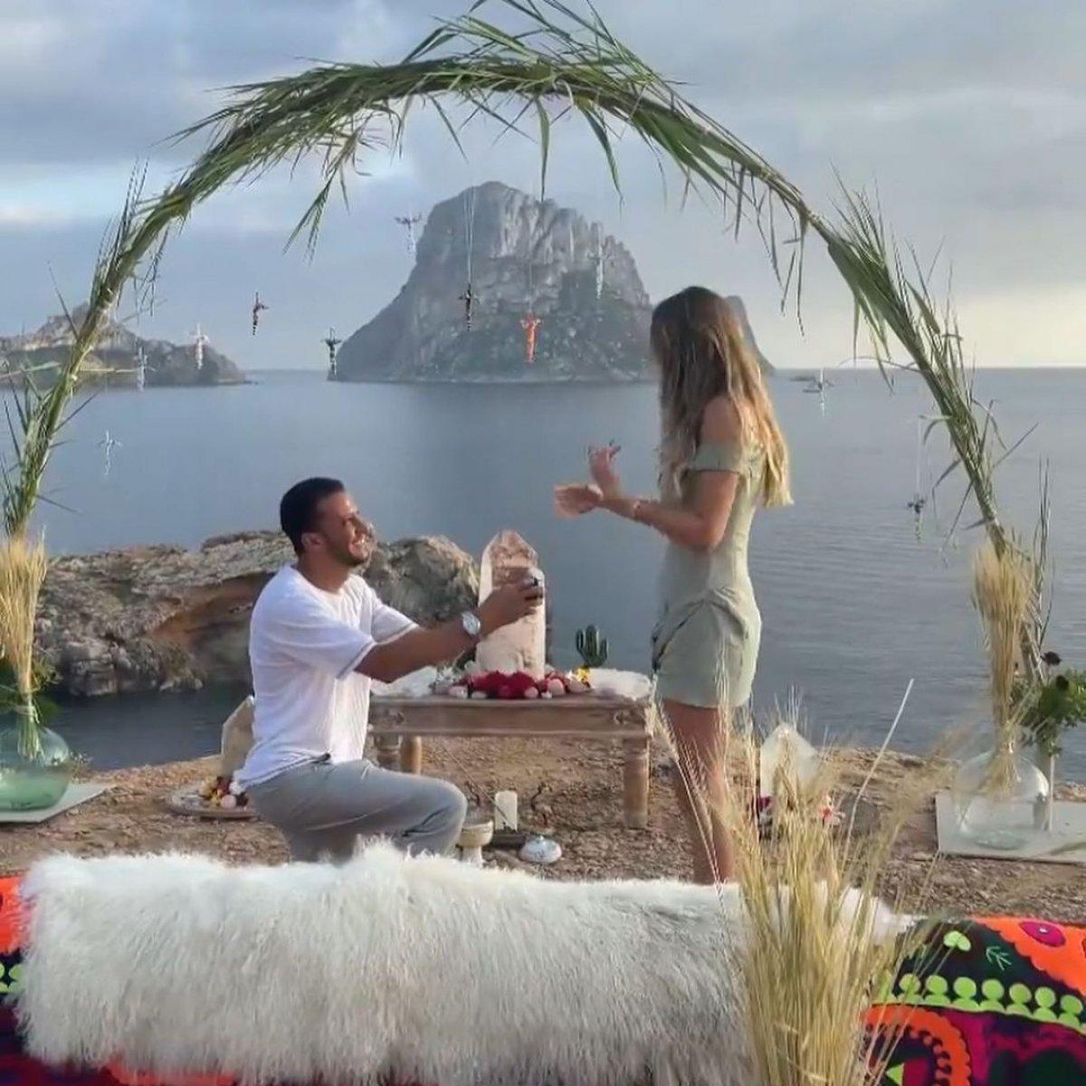 Şeyma Subaşı yüzüğünü gösterdi