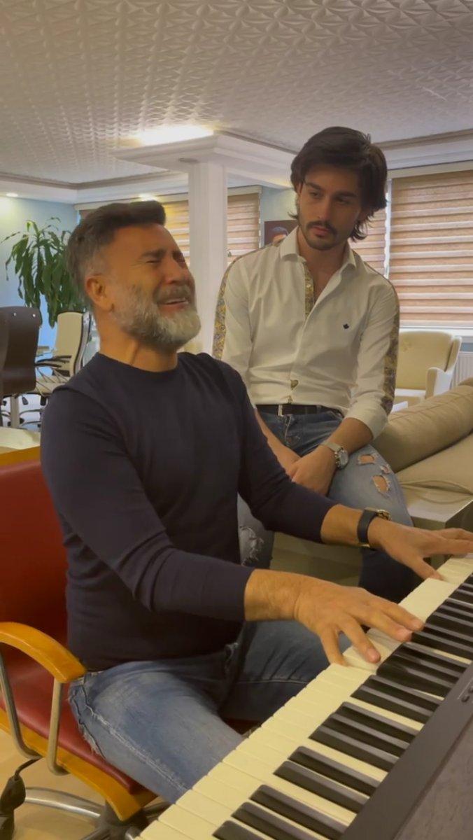 İzzet Yıldızhan'dan 'Kurusa Fidanın' türküsü