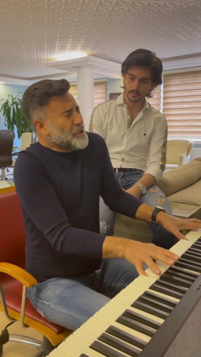 İzzet Yıldızhan'dan 'Kurusa Fidanın' türküsü