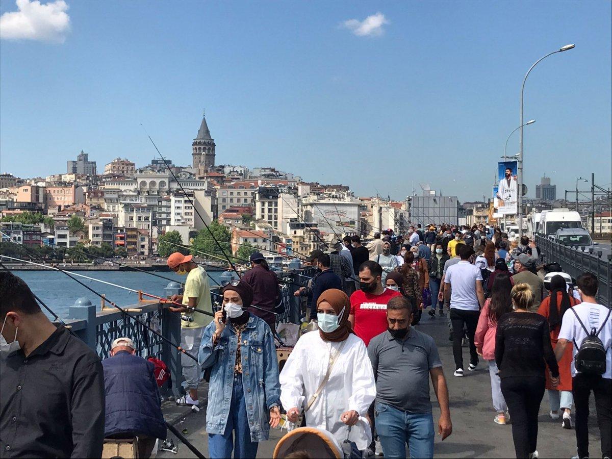 Eminönü'nde normalleşme kalabalığı