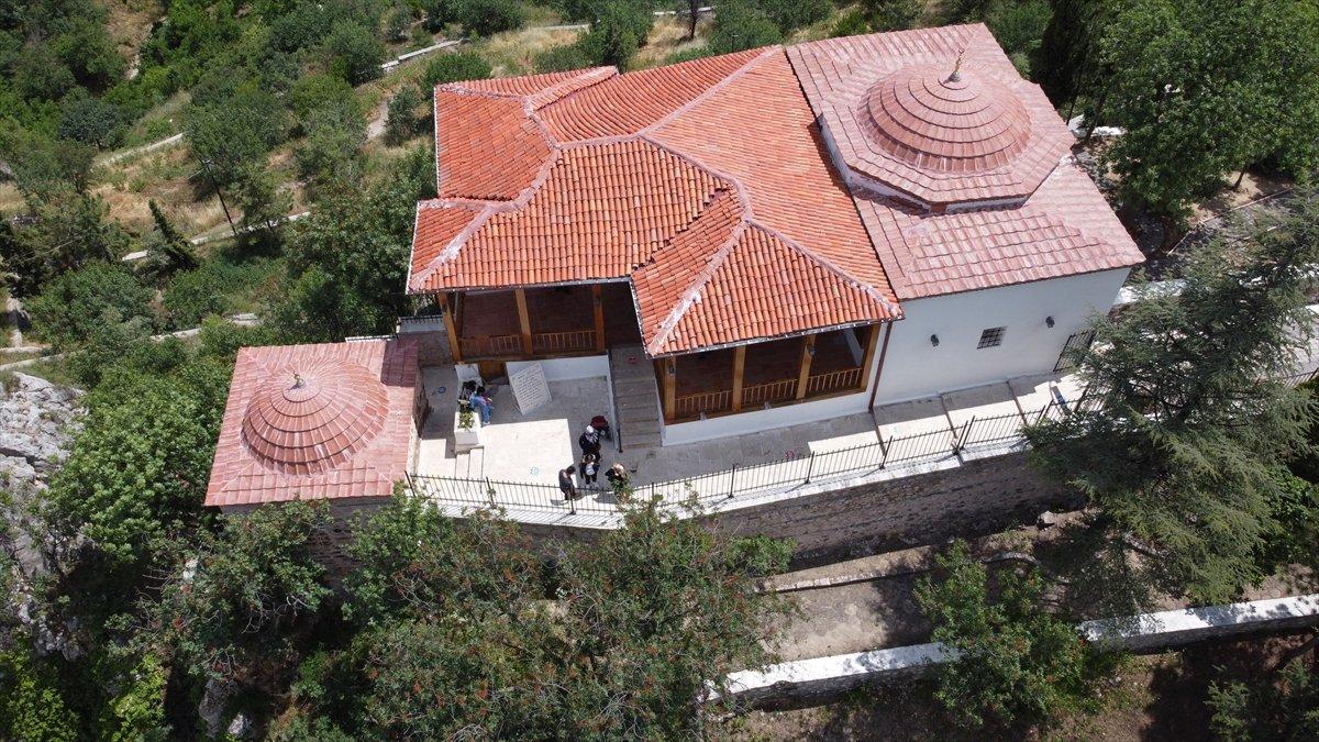 Bilecik'teki Şeyh Edebali Türbesi'ne akın ettiler